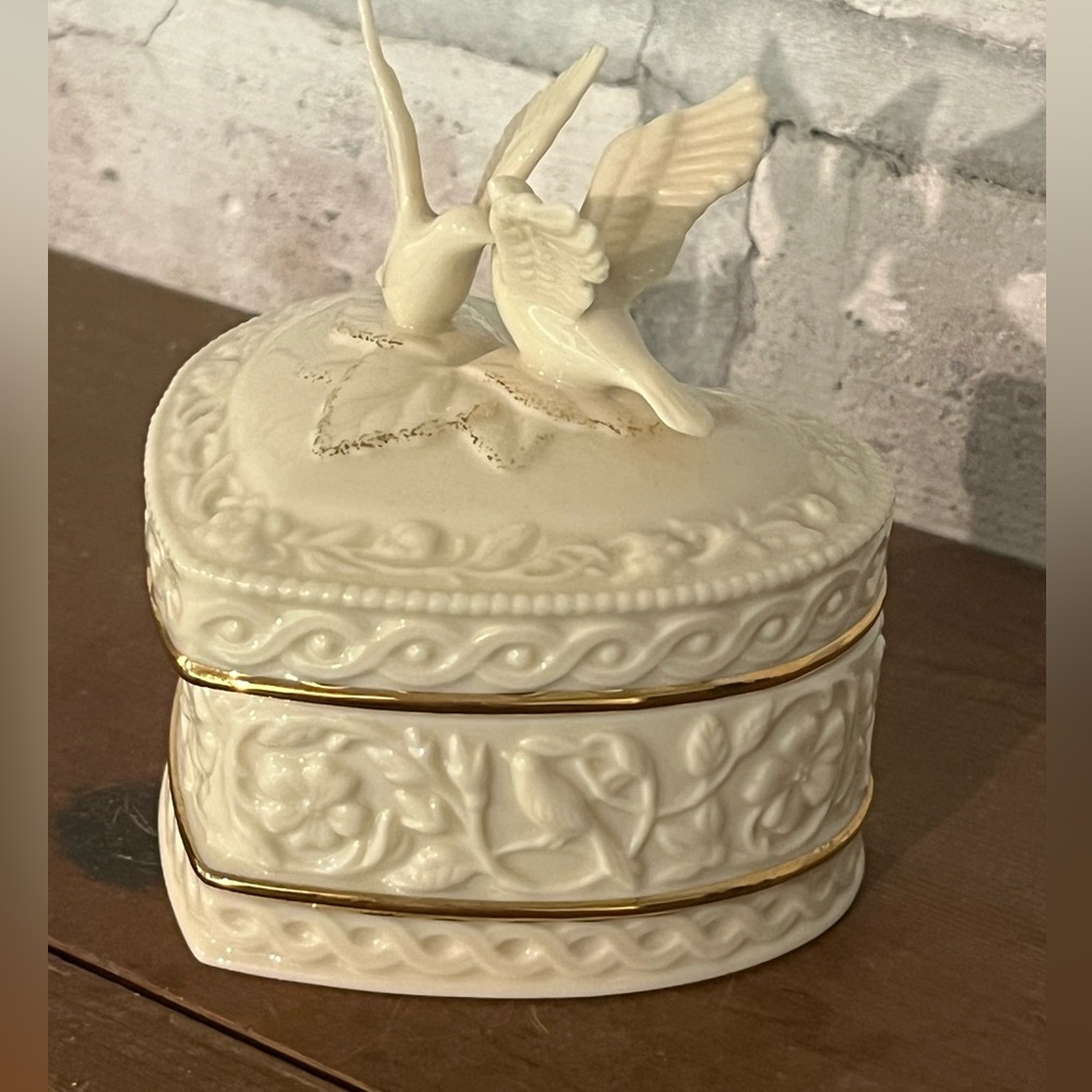 Lenox Doves Of Peace Heart Trinket Box Wings Of Love Intricate‎ Floral Gold Trim